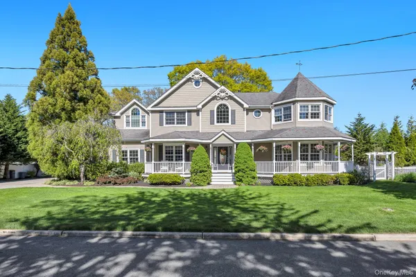 $1,099,000 | 19 Dorothy Street, Nesconset, NY 11767