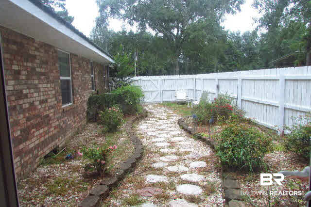 9655 Wolf Creek Ridge Elberta, AL 36530 - Photo 29 of 49 courtyard off master suit