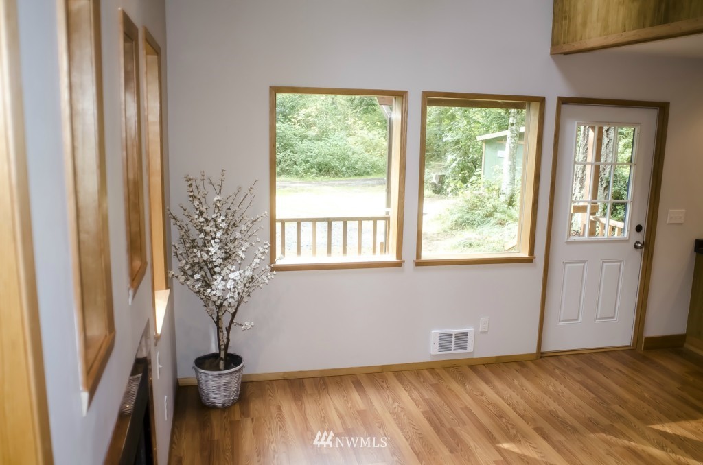 4024 Rachel Road Clinton, WA 98236 - Photo 4 of 21 Gallery Image 4