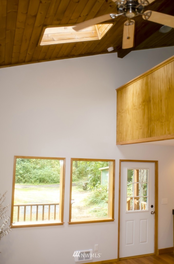 4024 Rachel Road Clinton, WA 98236 - Photo 5 of 21 Gallery Image 5