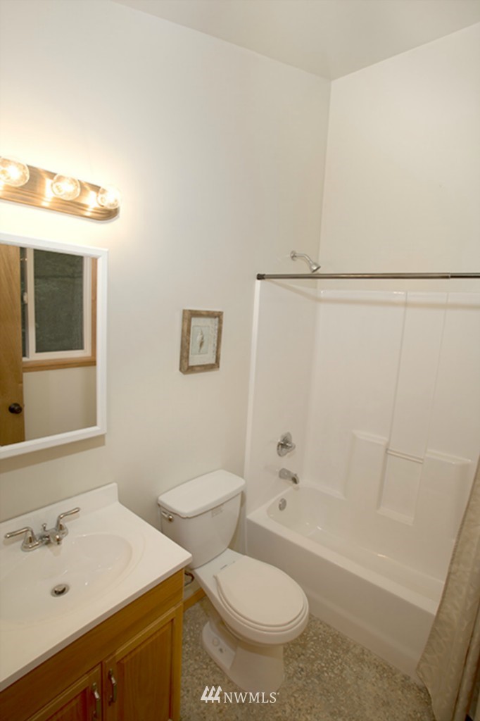 4024 Rachel Road Clinton, WA 98236 - Photo 6 of 21 Gallery Image 6