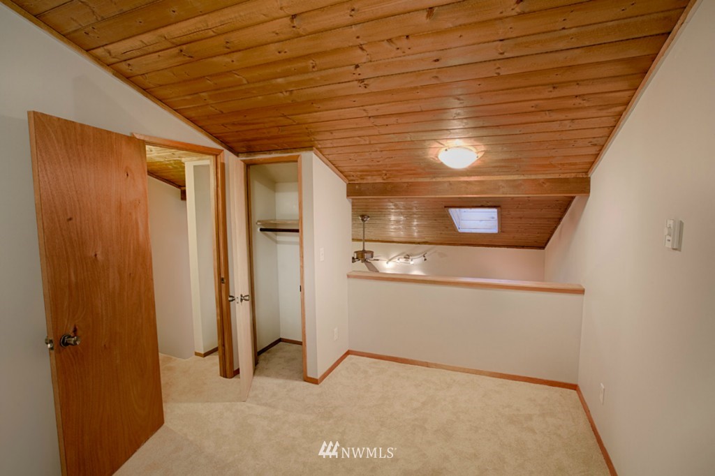 4024 Rachel Road Clinton, WA 98236 - Photo 8 of 21 Gallery Image 8
