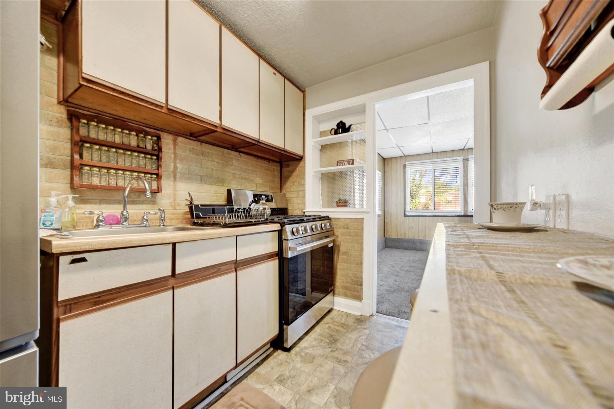 714 Bethnal Road Baltimore, MD 21229 - Photo 11 of 34 Charming kitchen
