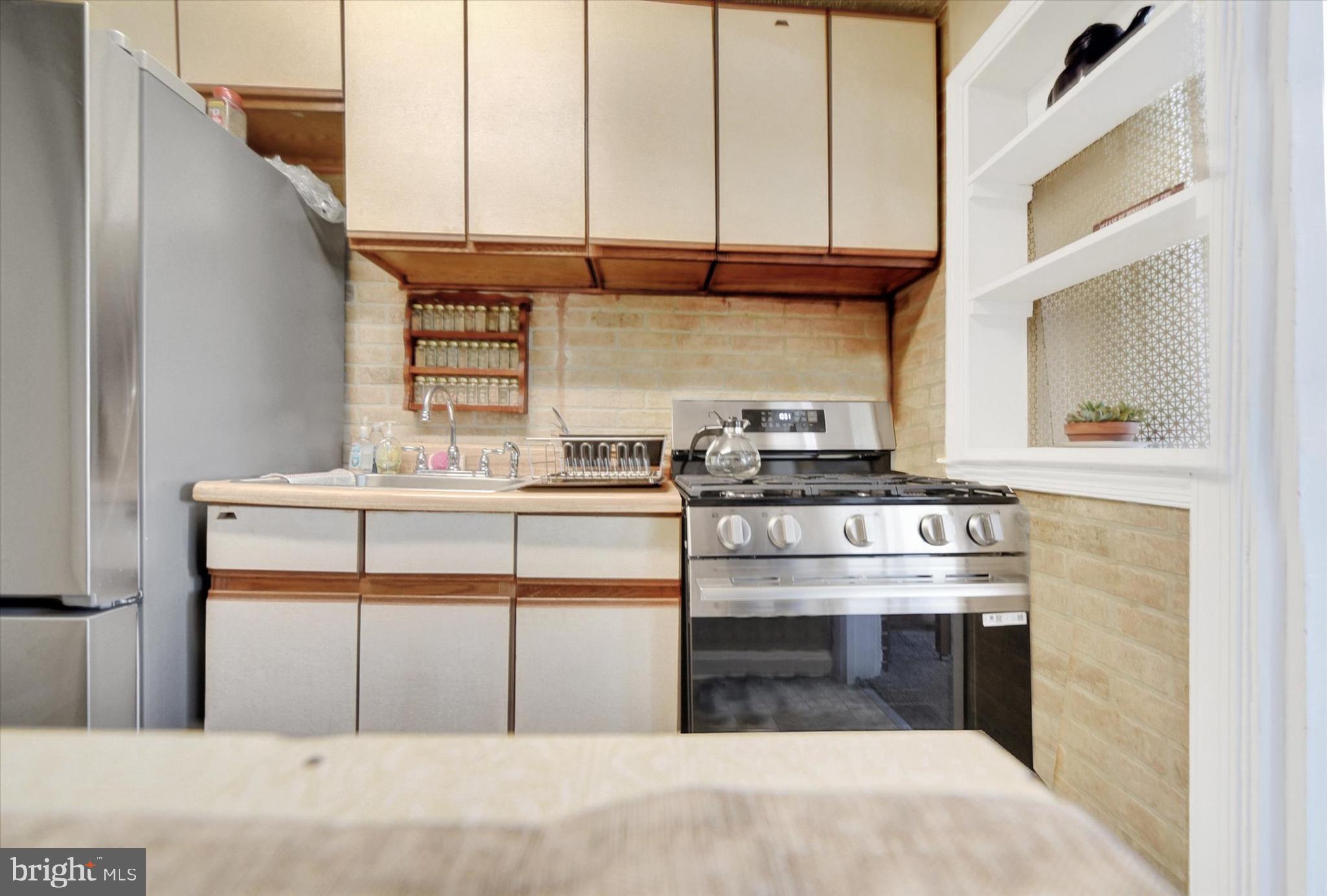 714 Bethnal Road Baltimore, MD 21229 - Photo 12 of 34 Charming kitchen