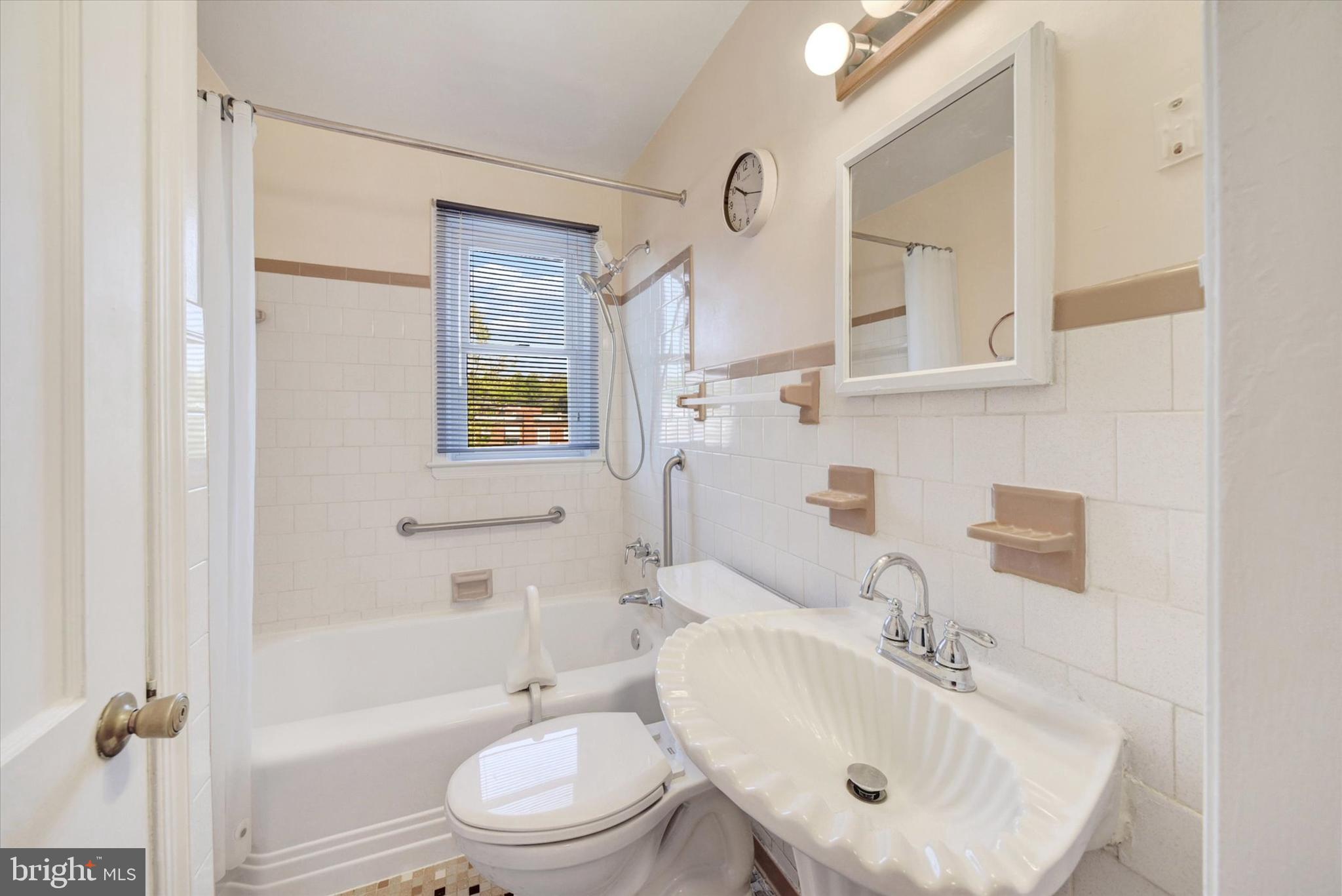 714 Bethnal Road Baltimore, MD 21229 - Photo 23 of 34 Charming bathroom with vintage flare