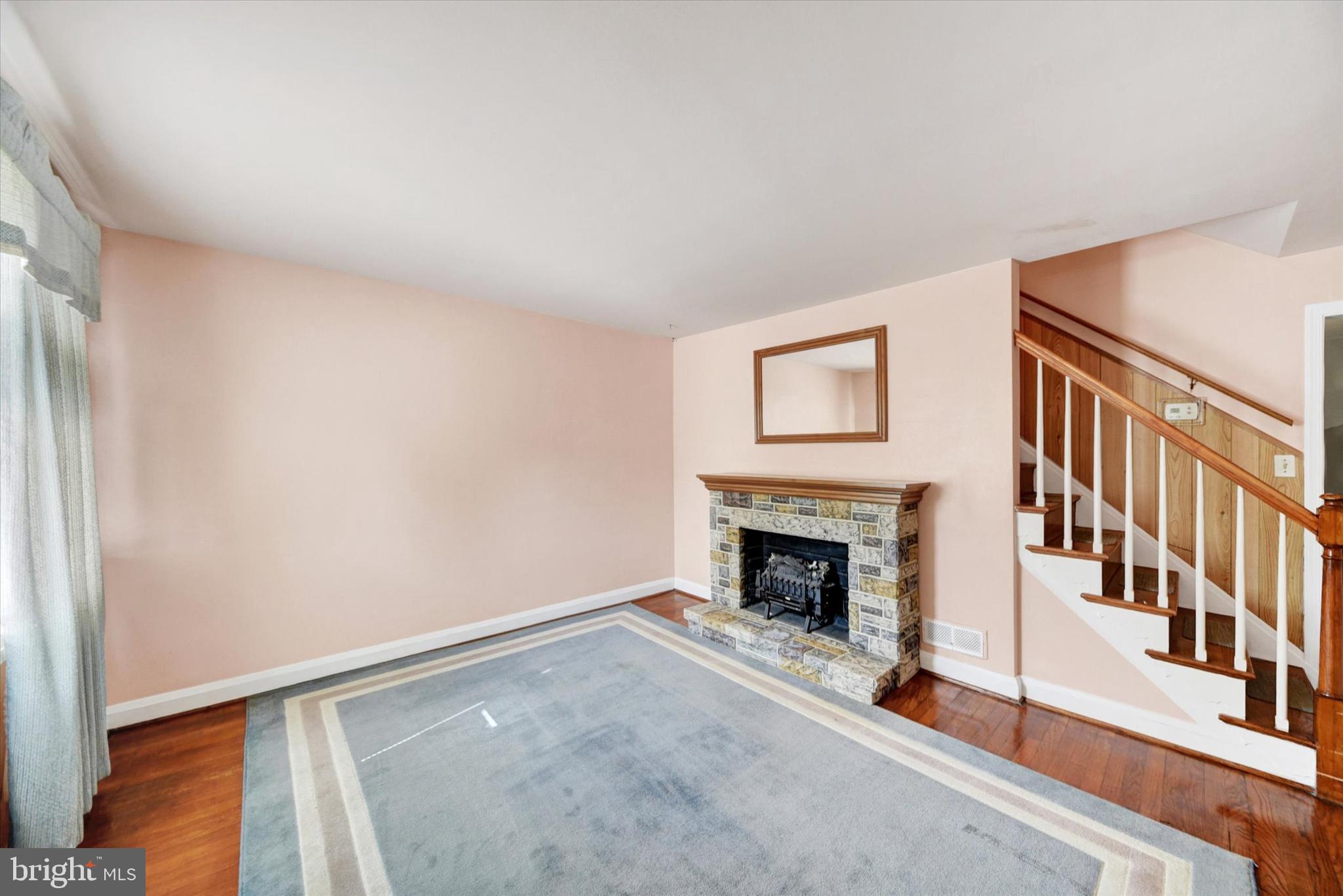 714 Bethnal Road Baltimore, MD 21229 - Photo 4 of 34 Hardwood living room