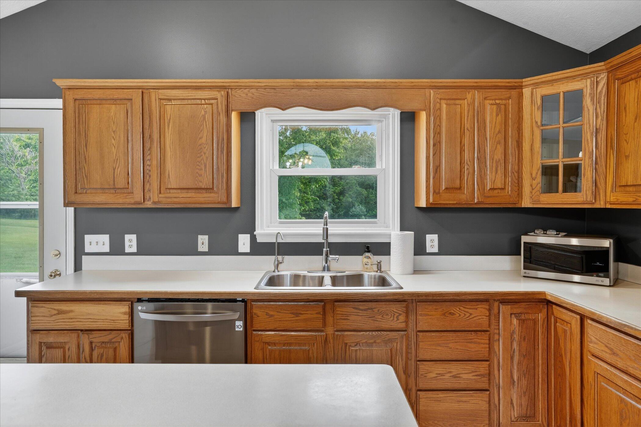 5569 South Corey Road Perry, MI 48872 - Photo 11 of 61 14-5569-S-Corey-Rd-Perry-MI-48872-Window