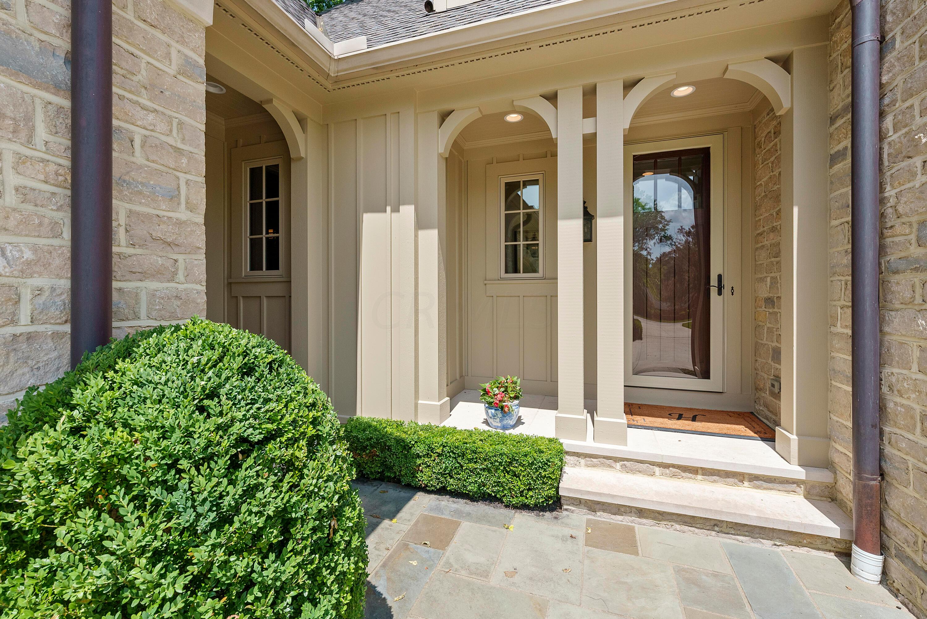 2730 Edington Road Columbus, OH 43221 - Photo 6 of 70 Come on in!