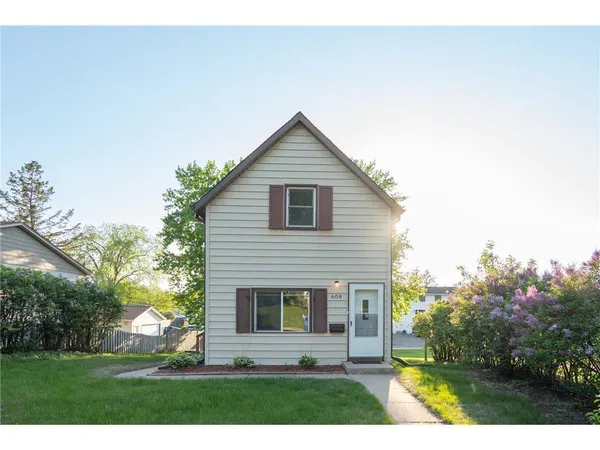 $2,400 | 608 7th Avenue South, Hopkins, MN 55343