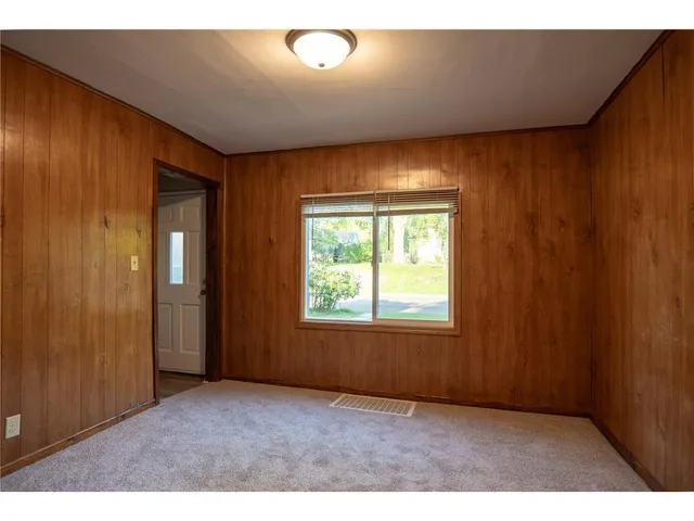 $2,400 | 608 7th Avenue South, Hopkins, MN 55343