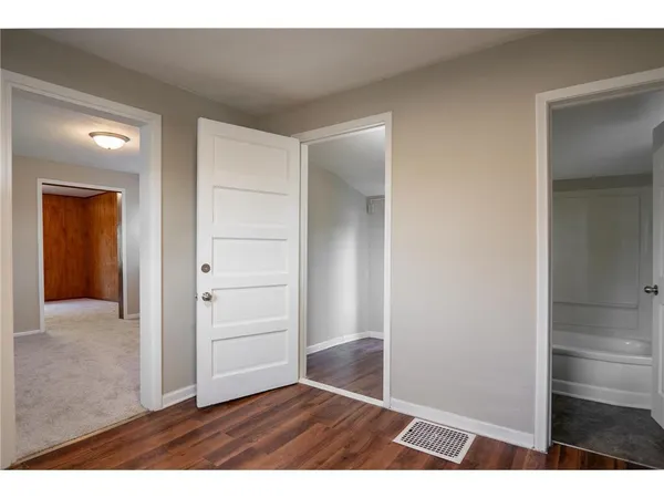 $2,400 | 608 7th Avenue South, Hopkins, MN 55343