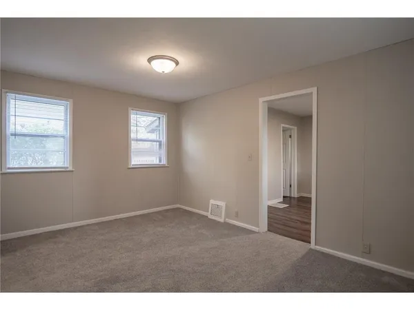 $2,400 | 608 7th Avenue South, Hopkins, MN 55343