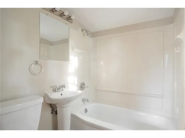 $2,400 | 608 7th Avenue South, Hopkins, MN 55343