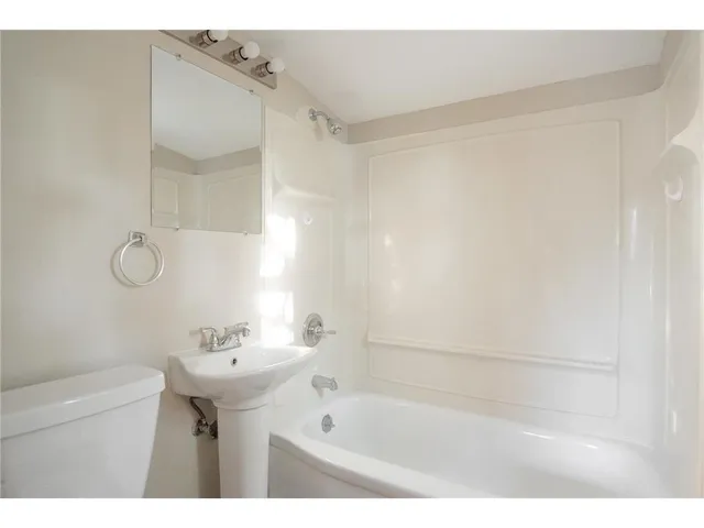 $2,400 | 608 7th Avenue South, Hopkins, MN 55343