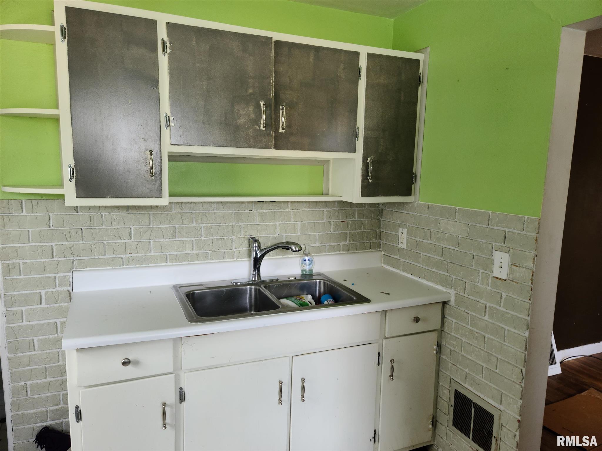 2228 East Keys Avenue Springfield, IL 62702 - Photo 4 of 11
