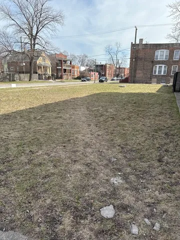 $24,500 | 201 East 70th Street, Chicago, IL 60637