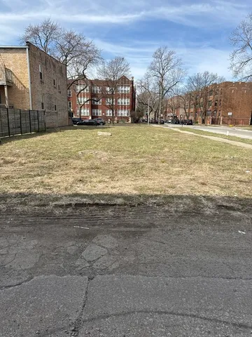 $24,500 | 201 East 70th Street, Chicago, IL 60637