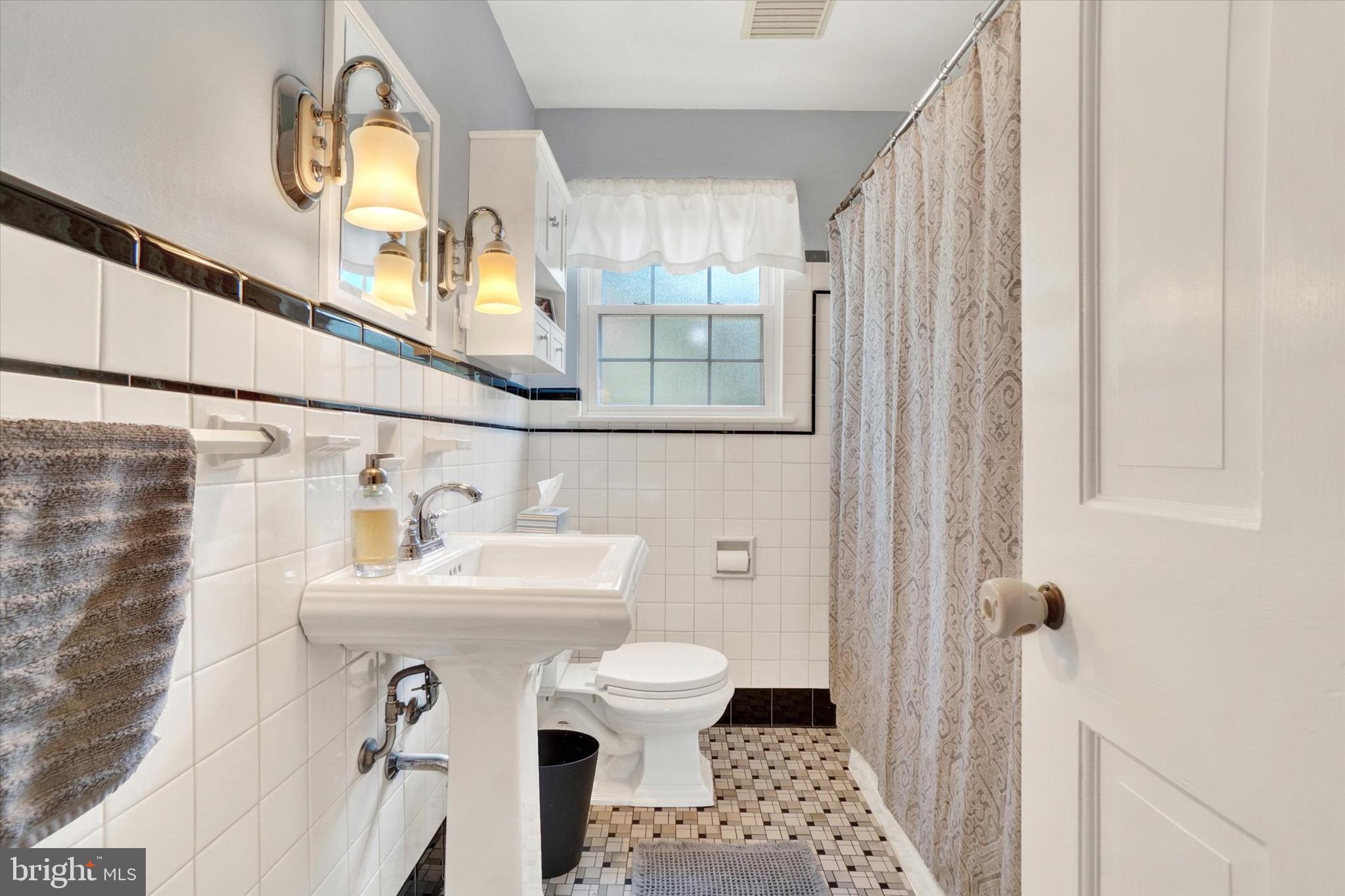 824 Rathton Road York, PA 17403 - Photo 16 of 25 Gallery Image 16