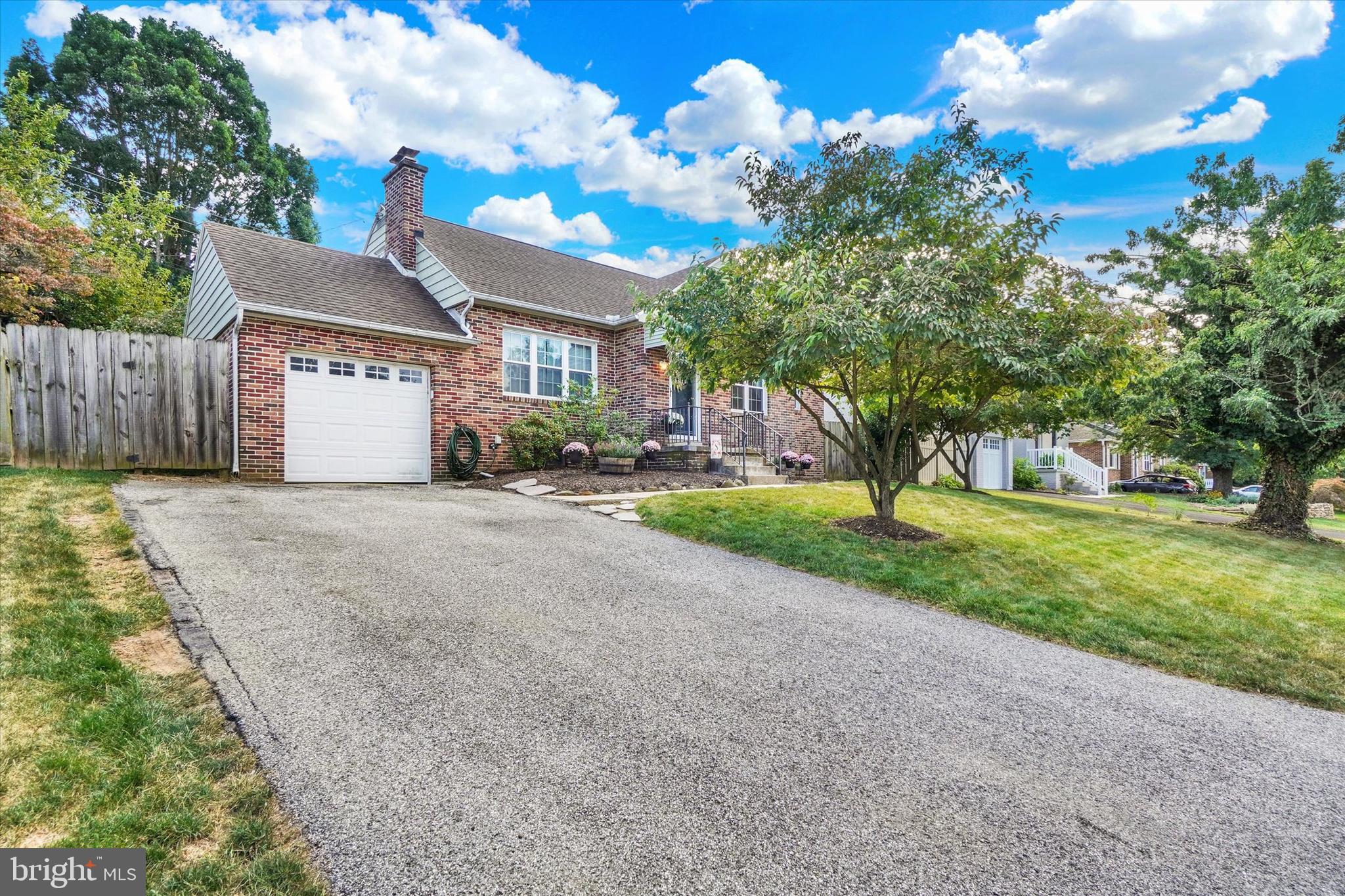 824 Rathton Road York, PA 17403 - Photo 2 of 25 Gallery Image 2