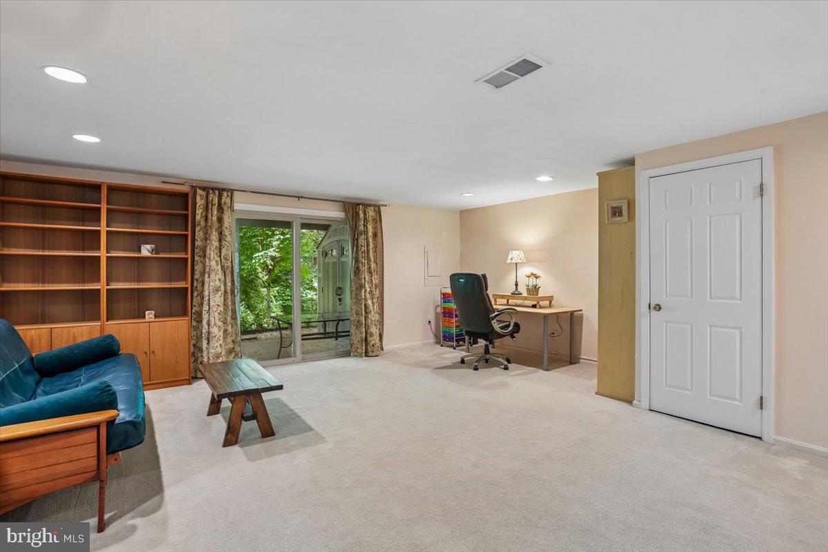 2459 McCormick Road Rockville, MD 20850 - Photo 37 of 54 Family Room