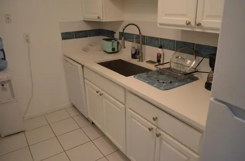 $220,000 | 658 Northeast 6th Court, Unit E, Boynton Beach, FL 33435