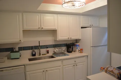 $220,000 | 658 Northeast 6th Court, Unit E, Boynton Beach, FL 33435