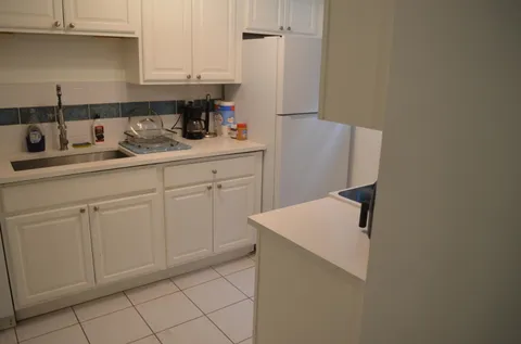 $220,000 | 658 Northeast 6th Court, Unit E, Boynton Beach, FL 33435