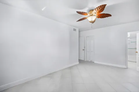 $220,000 | 658 Northeast 6th Court, Unit E, Boynton Beach, FL 33435