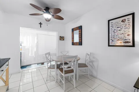 $220,000 | 658 Northeast 6th Court, Unit E, Boynton Beach, FL 33435