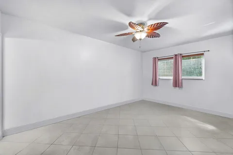 $220,000 | 658 Northeast 6th Court, Unit E, Boynton Beach, FL 33435