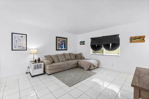 $220,000 | 658 Northeast 6th Court, Unit E, Boynton Beach, FL 33435