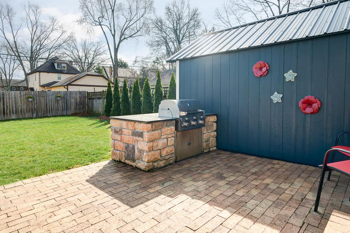 150 South Cassingham Road Columbus, OH 43209 - Photo 5 of 52 Outdoor Grill