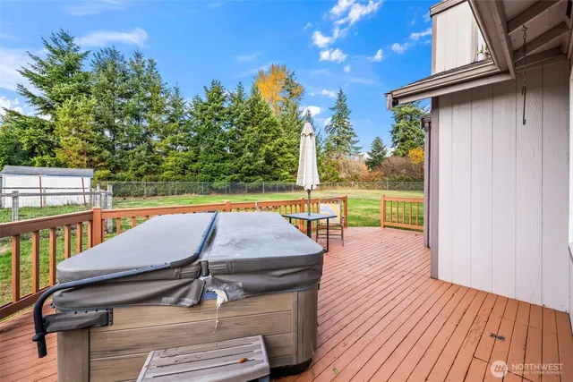 a view of a house with a big yard