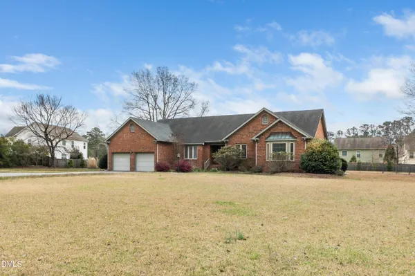 $2,800 | 609 West Academy Street, Fuquay-Varina, NC 27526