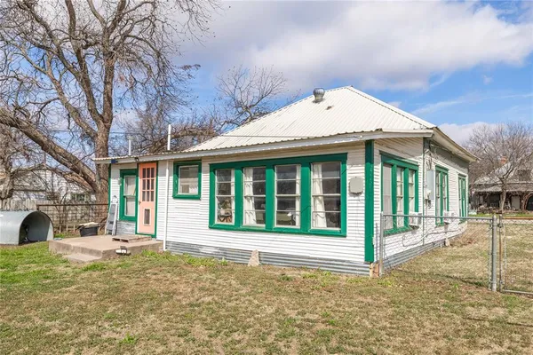 $129,900 | 540 East 1st Street, Cross Plains, TX 76443