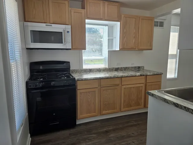 $329,000 | 277 Gifford Place, Elgin, IL 60120