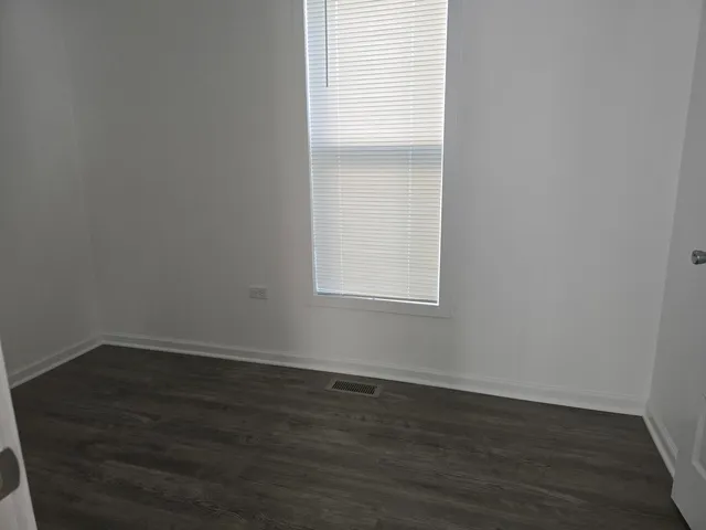 $329,000 | 277 Gifford Place, Elgin, IL 60120