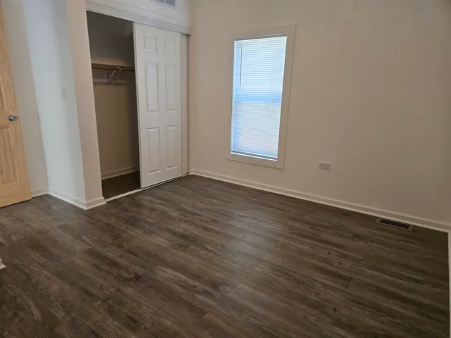 $329,000 | 277 Gifford Place, Elgin, IL 60120