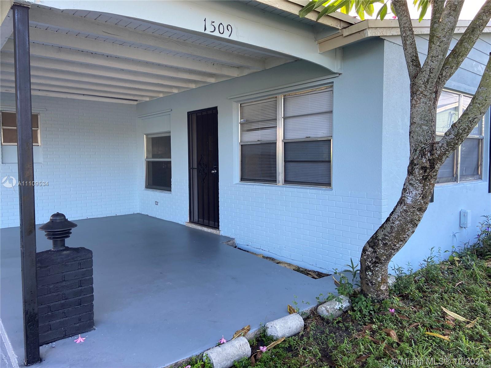1509 Pine Tree Court Riviera Beach, FL 33404 - Photo 6 of 19 a view of an empty room and a windows