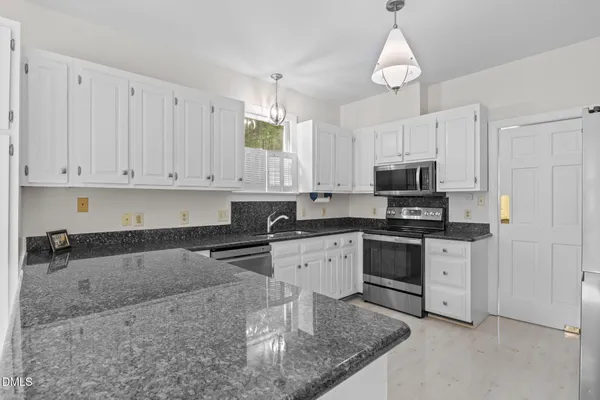 $729,900 | 25 St Andrews Court, Durham, NC 27707