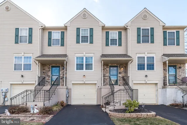 $405,000 | 146 Strawberry Lane, Perkasie, PA 18944