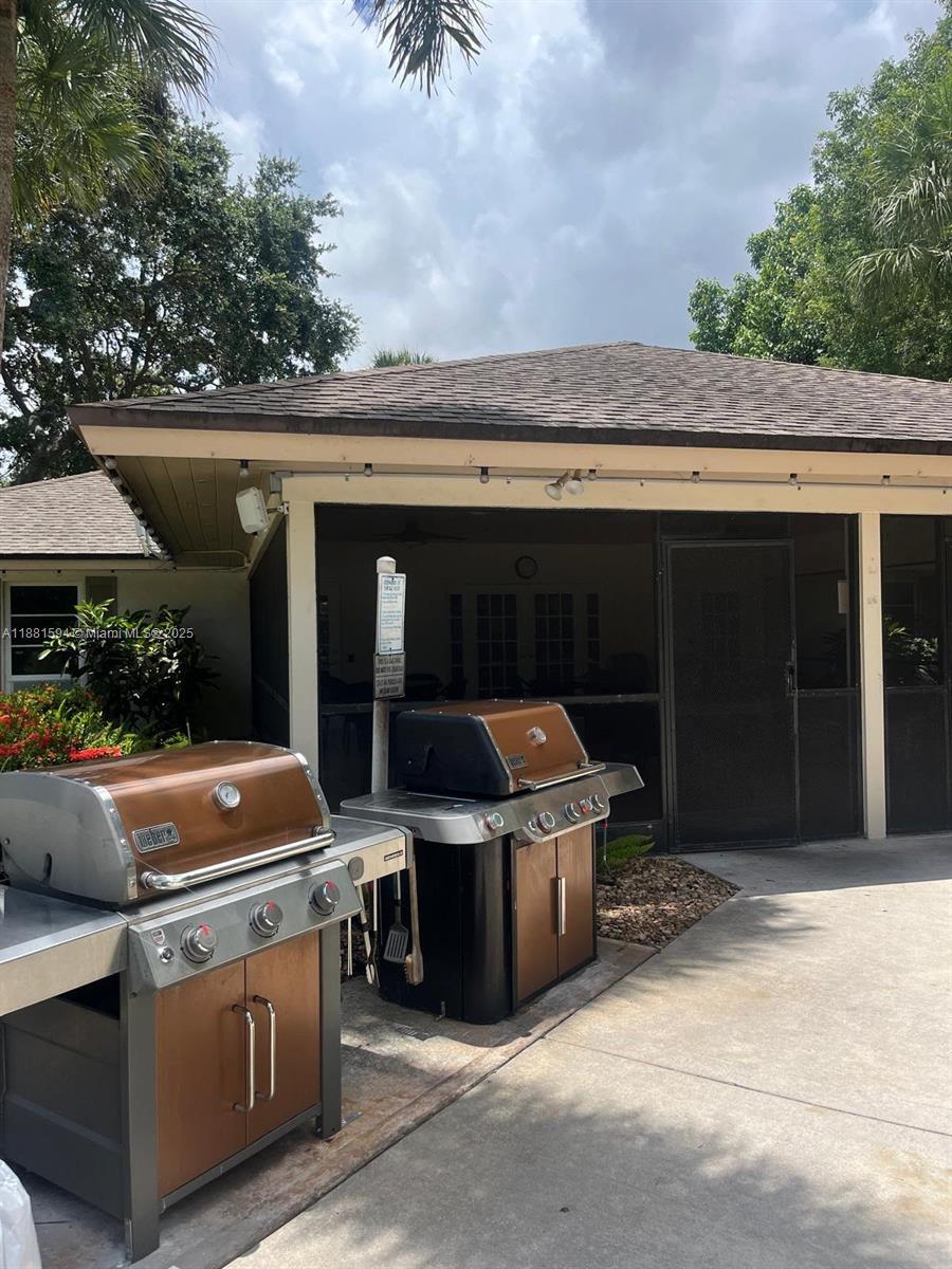 3507 Oaks Way, Unit 804 Pompano Beach, FL 33069 - Photo 25 of 26 a outdoor living space with stainless steel appliances