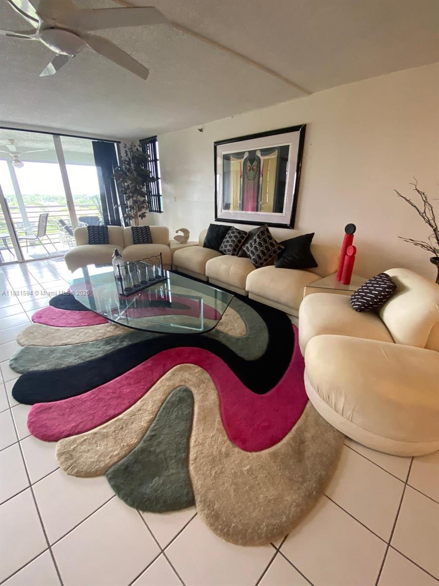 3507 Oaks Way, Unit 804 Pompano Beach, FL 33069 - Photo 4 of 26 a living room with furniture