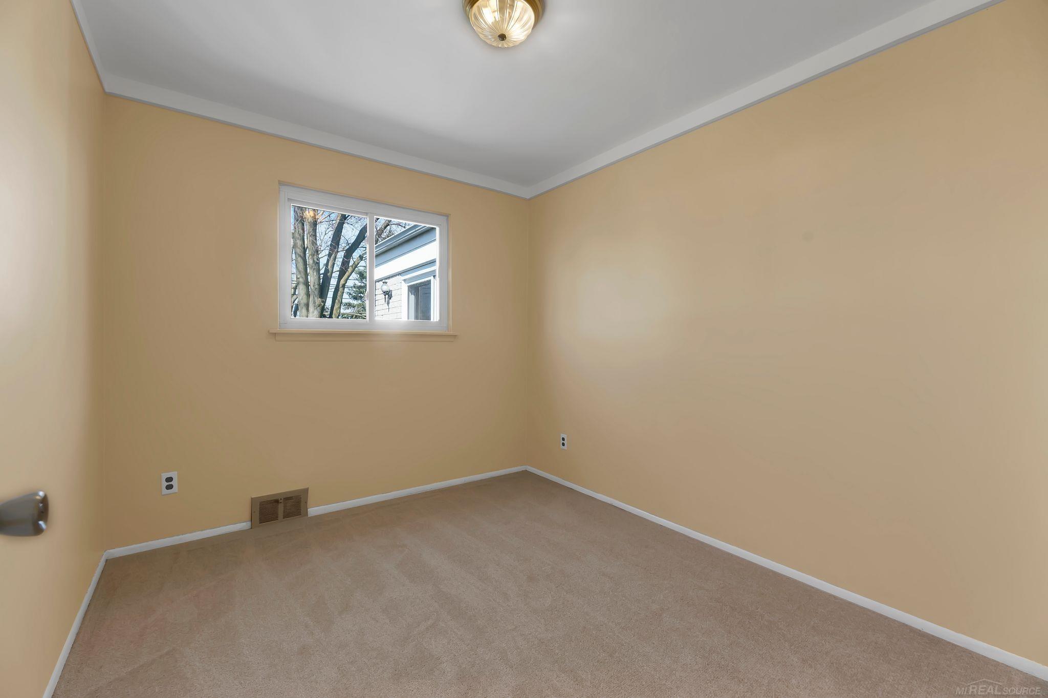 35581 Kelly Road Clinton Township, MI 48035 - Photo 9 of 27 50138357-a261de34-237e-4d0f-a210-25419a4e364d.JPG