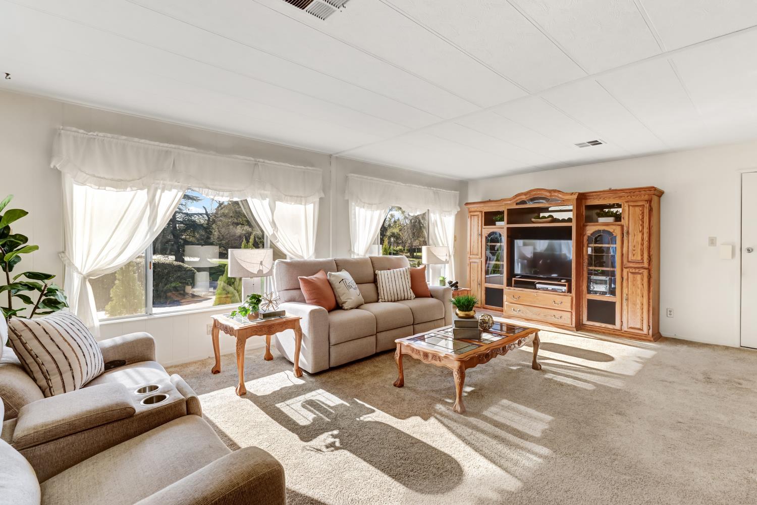 95 Shadowbrook Court Folsom, CA 95630 - Photo 4 of 62