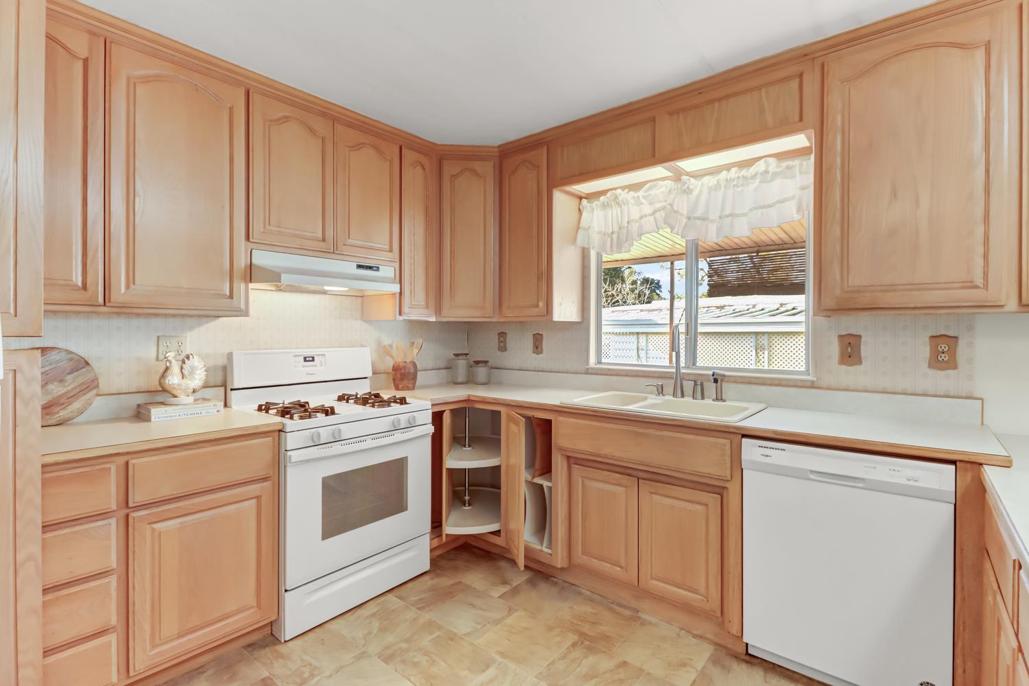 95 Shadowbrook Court Folsom, CA 95630 - Photo 6 of 62