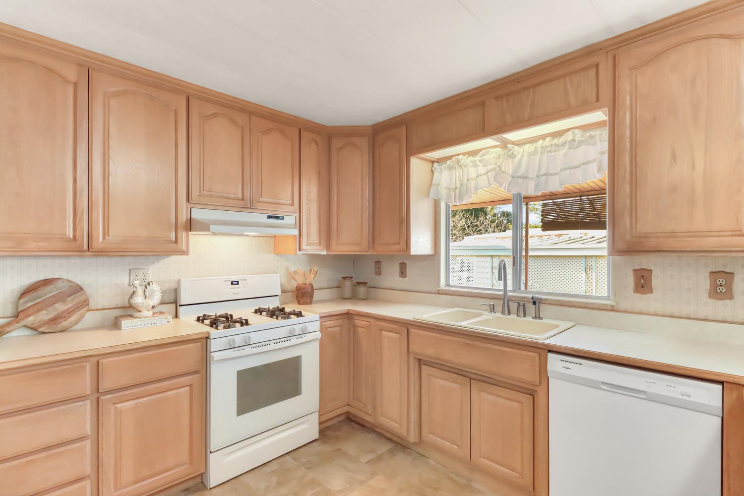 95 Shadowbrook Court Folsom, CA 95630 - Photo 7 of 62