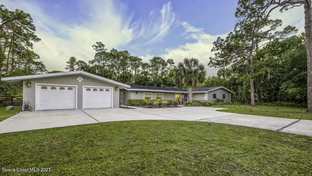 4211 Mustang Road Melbourne, FL 32934 - Photo 3 of 61 070_408a5502-hdr-edit-2