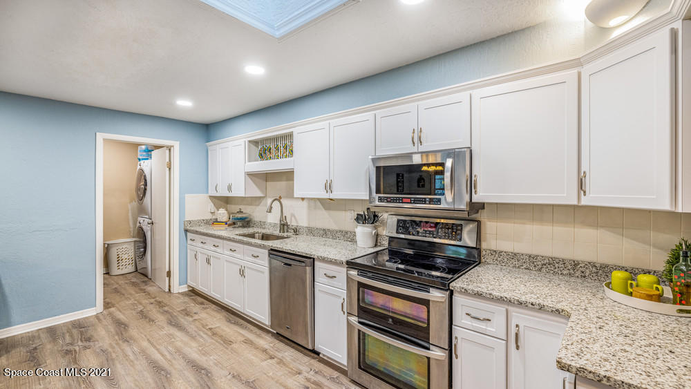 4211 Mustang Road Melbourne, FL 32934 - Photo 21 of 61 045_kitchen_view_iii