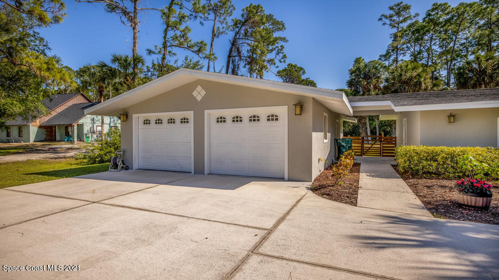 4211 Mustang Road Melbourne, FL 32934 - Photo 5 of 61 004_front_of_home